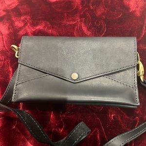ENVELOPE CROSSBODY